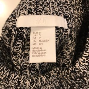 H&M Sweaters - H&M High Neck Balloon Sleeve Sweater (Size S) H&M Sweaters - H&M High Neck Balloon Sleeve Sweater (Size S)